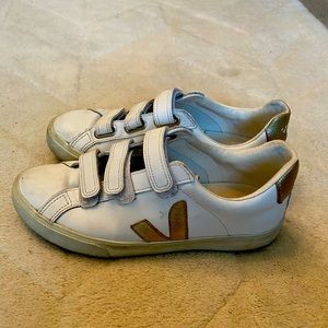 Veja Esplar 3-lock sneaker women’s size 7/38